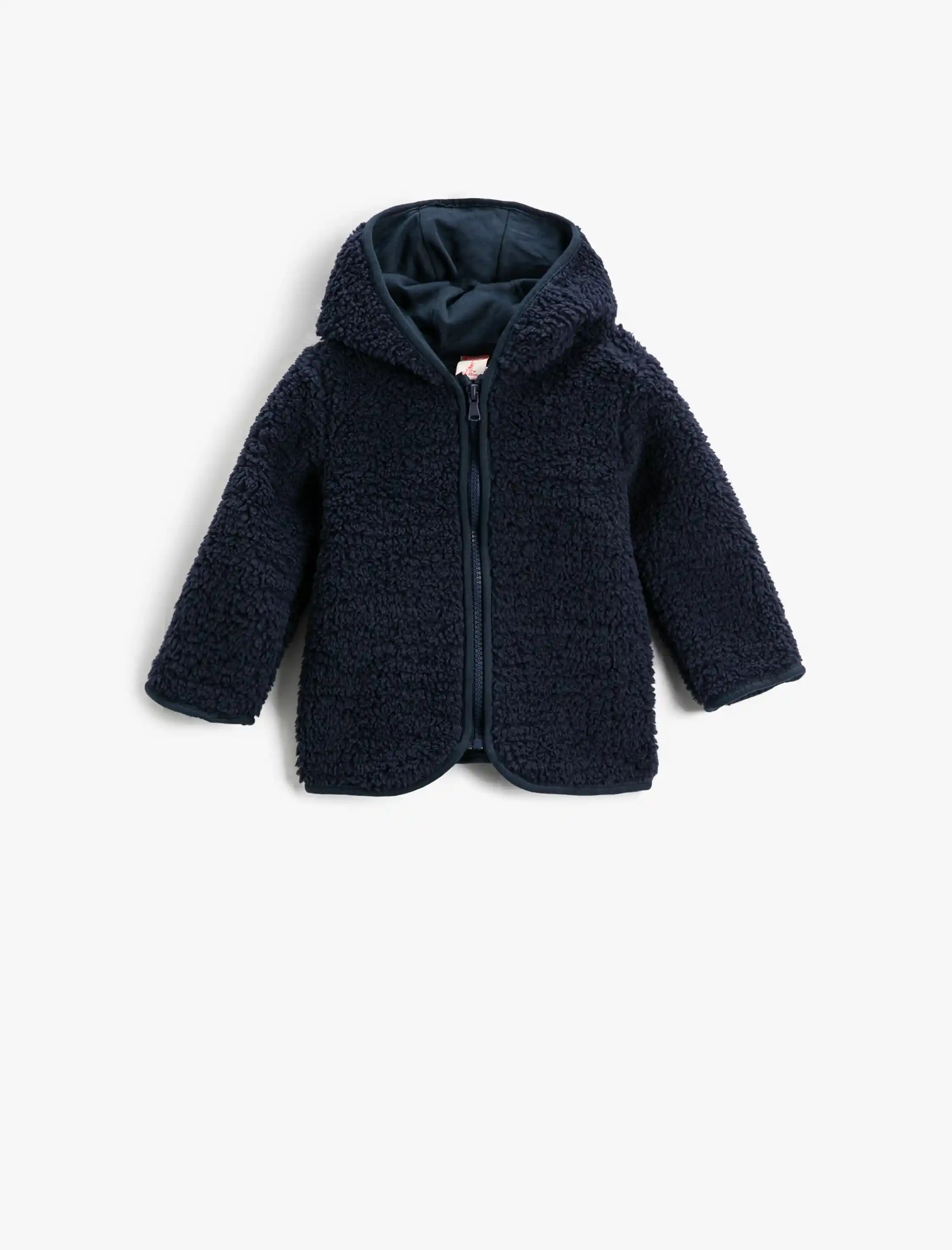 Erkek Bebek Peluş Montları: Sıcacık ve Şık Seçenekler ile Kışa Hazırlık