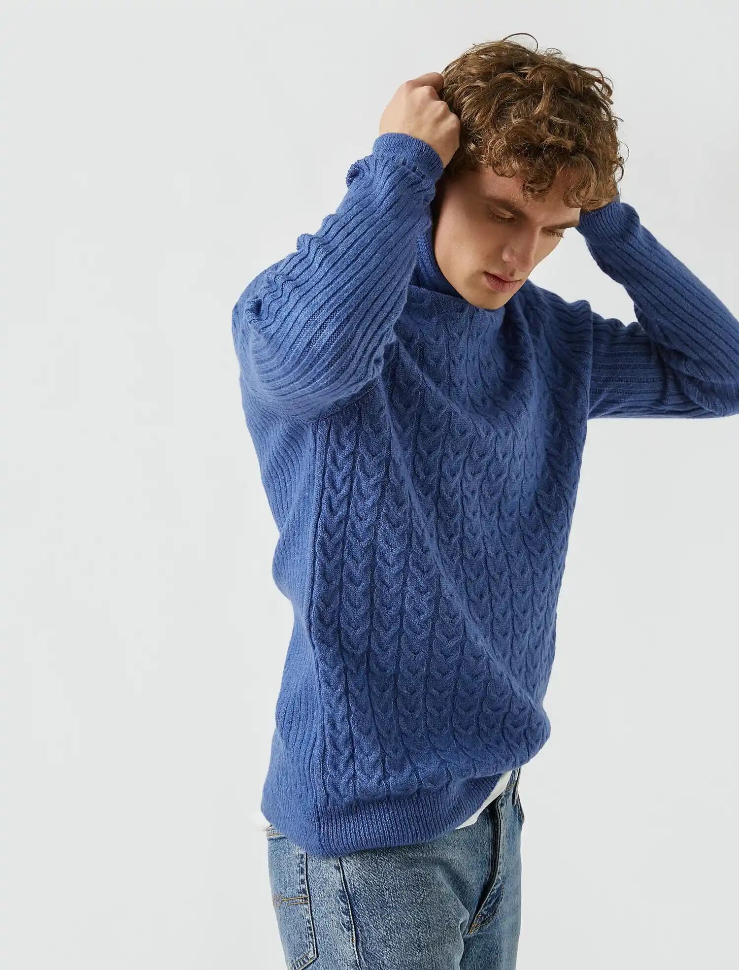 2025'te Erkek Modasında Mavi Triko Kazaklarla Şıklığın 5 Sırrı