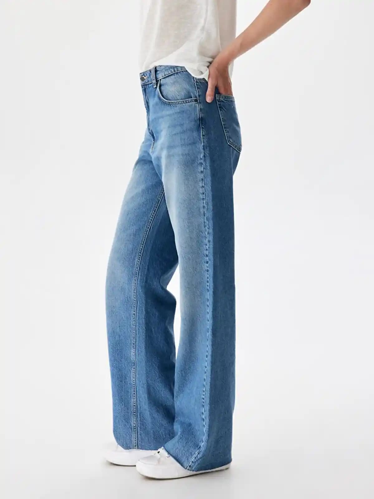 Geniş Paça Jeanler: Moda ve Konforun Buluştuğu Güncel Trendler ve Stil İpuçları