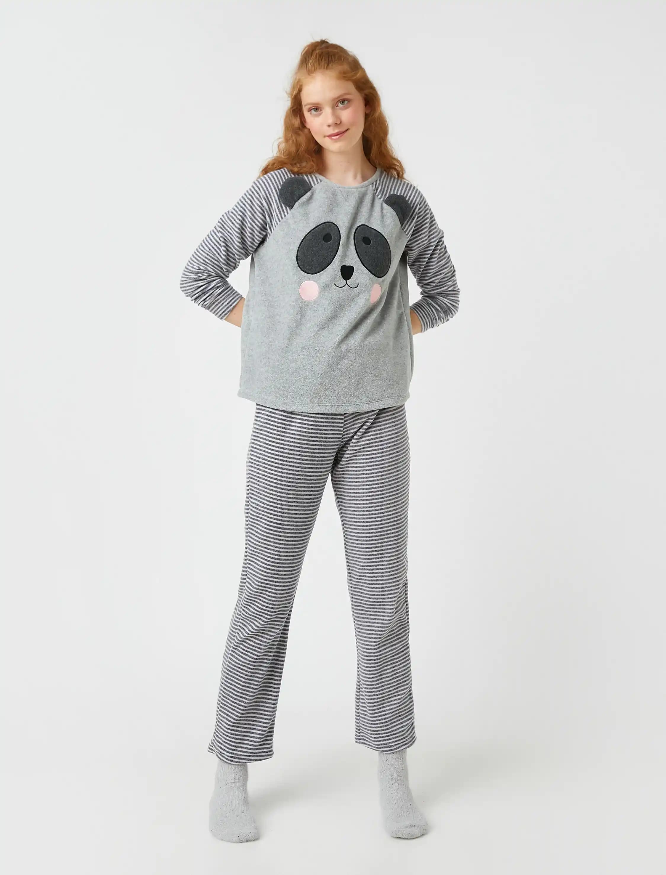 Hayvan Figürlü Tulum Pijamalar: Eğlence ve Konforun Bir Arada Sunulduğu Giyim Trendleri