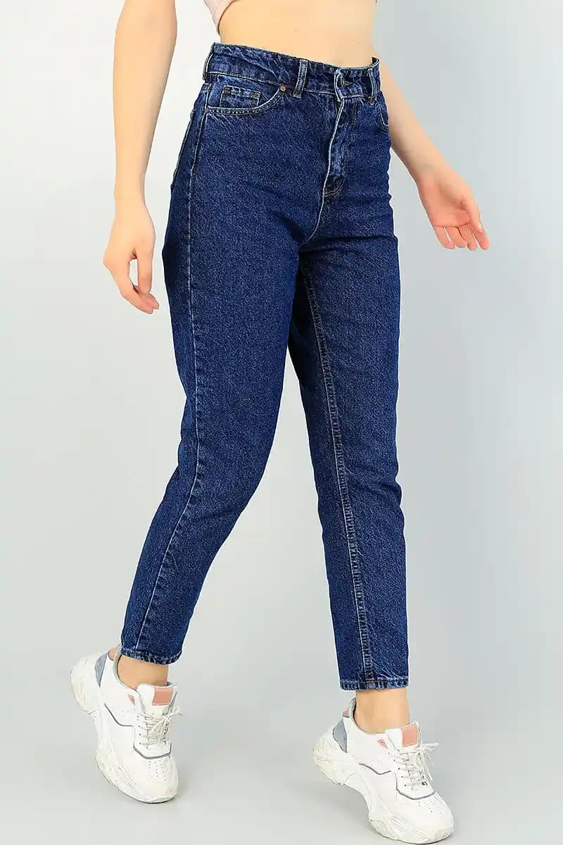 Kadın Kot Pantolon Modelleri ve Trendleri: Şıklık ve Konforun Buluştuğu Seçenekler
