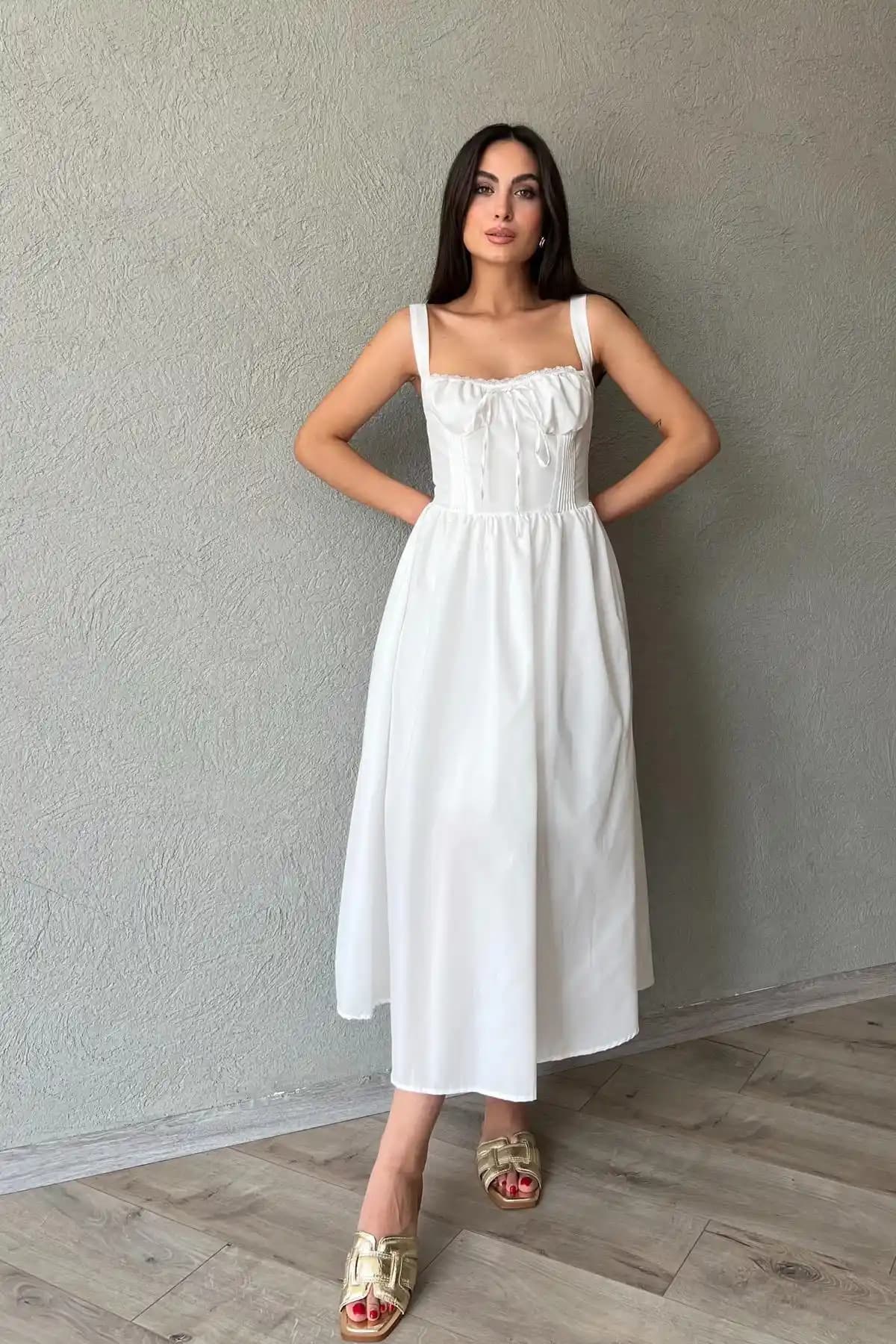 Korse Detaylı Elbiseler: Modern Stil ve Şıklık İçin En İyi Seçenekler
