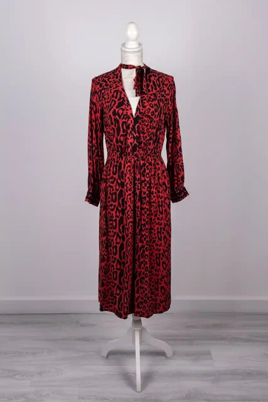 Zara Leopar Desenli Elbise: Modern ve Şık Tasarımlarla Tarzınızı Yansıtın