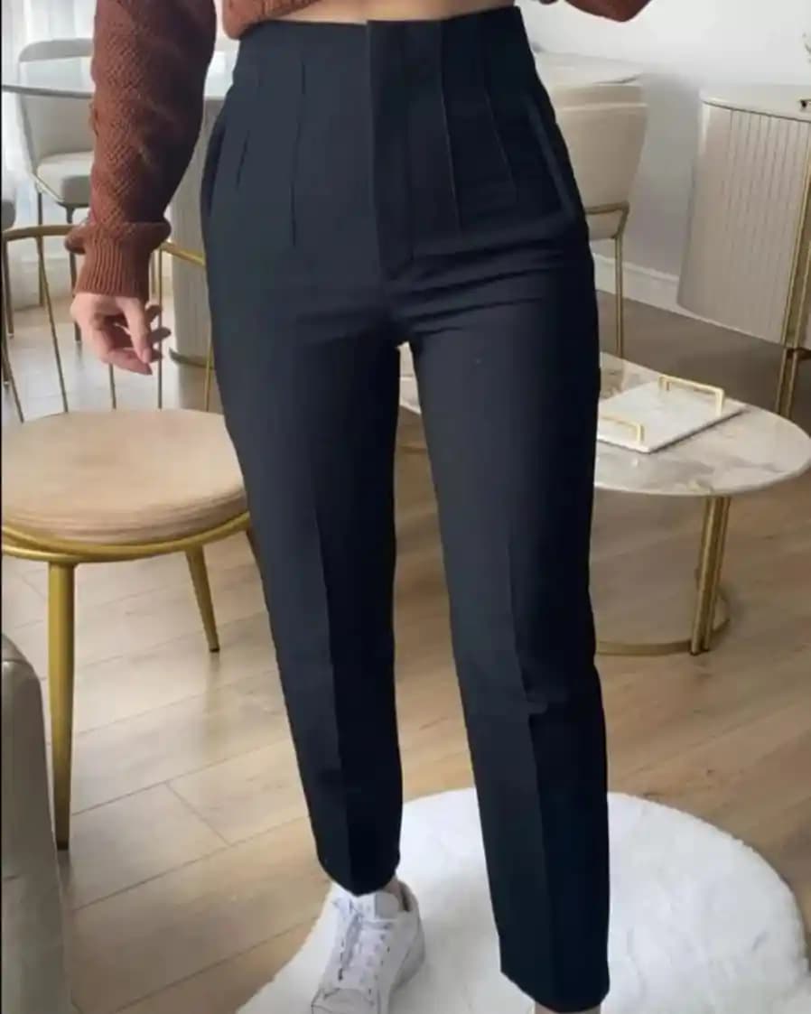 Zara Siyah Pantolon Koleksiyonu: Çok Yönlü ve Trend Modellerle Stil Yaratın