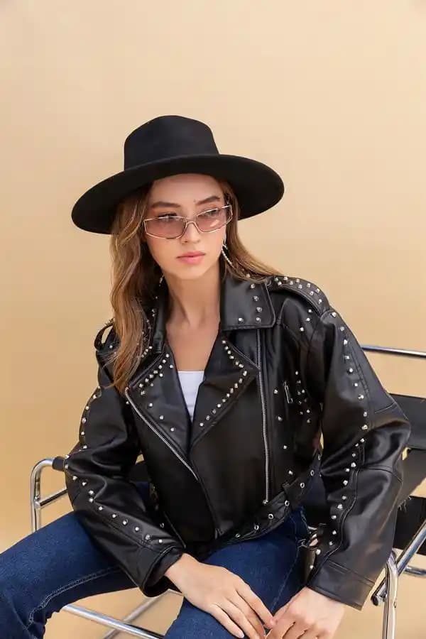 2025'te Zımbalı Deri Ceketlerle Cesaretinizi ve Şıklığınızı Yansıtın