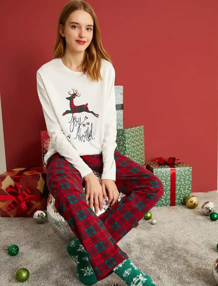 Kadın Yılbaşı Pijama Takımları: Konfor ve Şıklığı Bir Arada Sunan Modeller