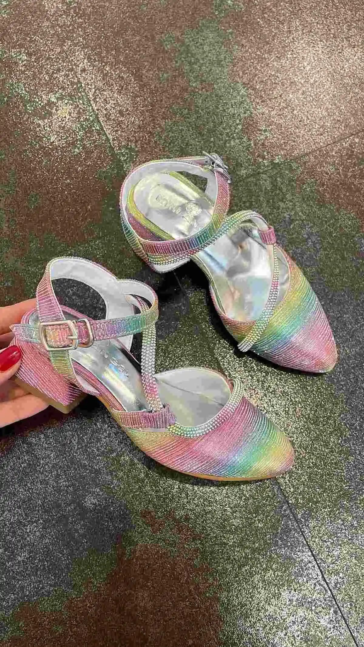 28 Numara Kız Çocuk Ayakkabıları: Konfor ve Şıklık Sunan Modeller ve Seçim İpuçları