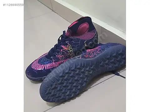 39 Numara Halı Saha Ayakkabısı Seçerken Dikkat Edilmesi Gerekenler ve Trendler