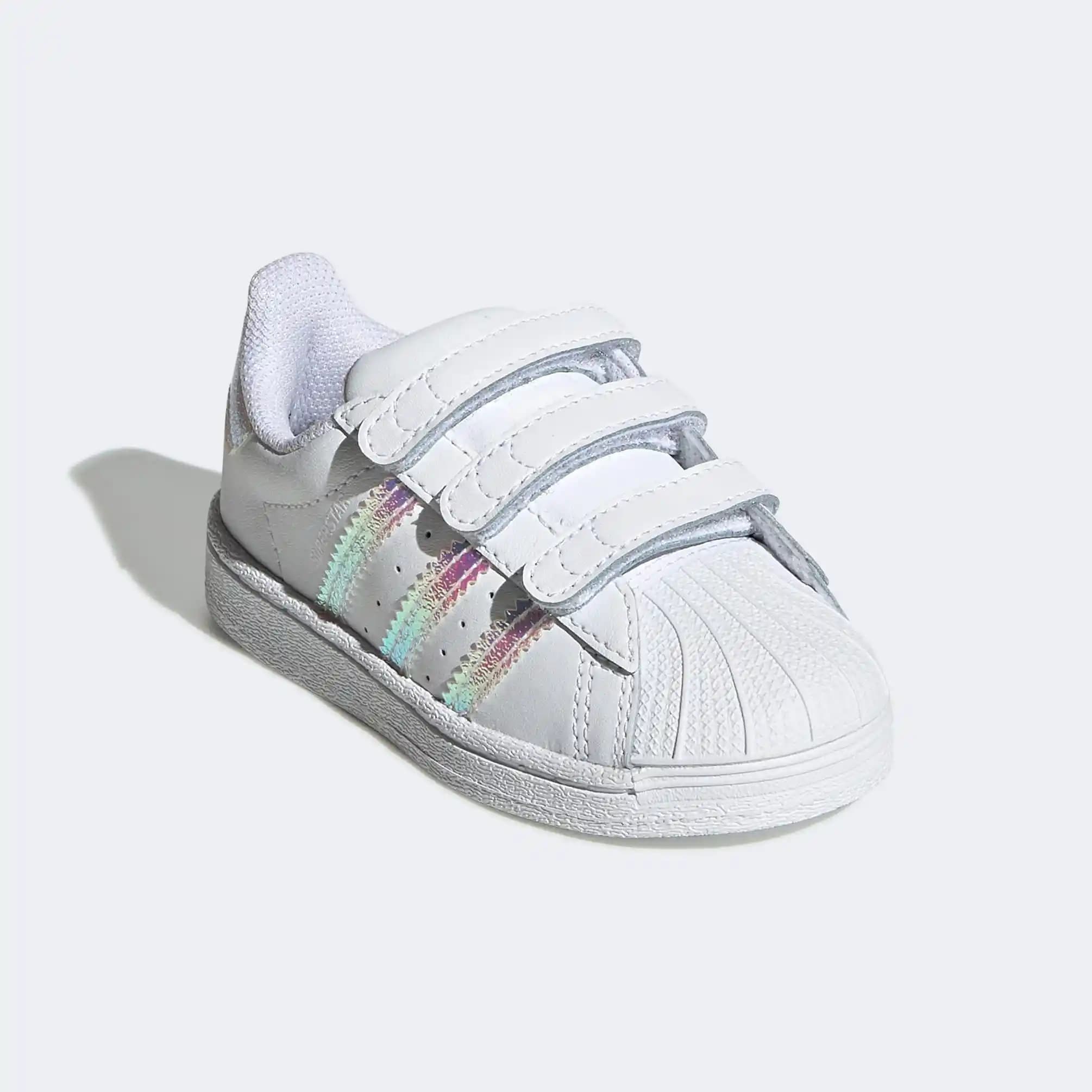 Adidas Bebek Süperstar: Miniklerin Tarzını Yansıtan Konfor ve Stil Dolu Ayakkabılar