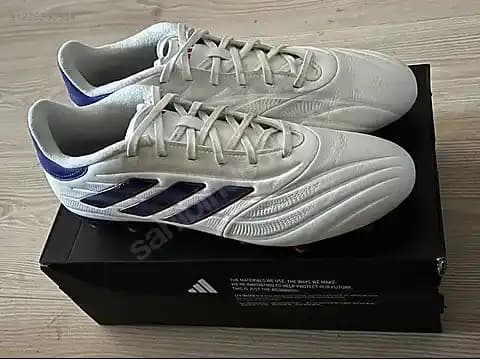 Adidas Çivisiz Kramponlar: Modern Futbolun Konfor ve Güvenlik Çözümleri