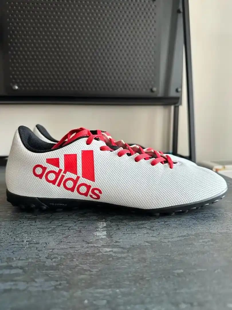 Adidas Halısaha Kramponları: Performans ve Konfor İçin Doğru Seçenekler