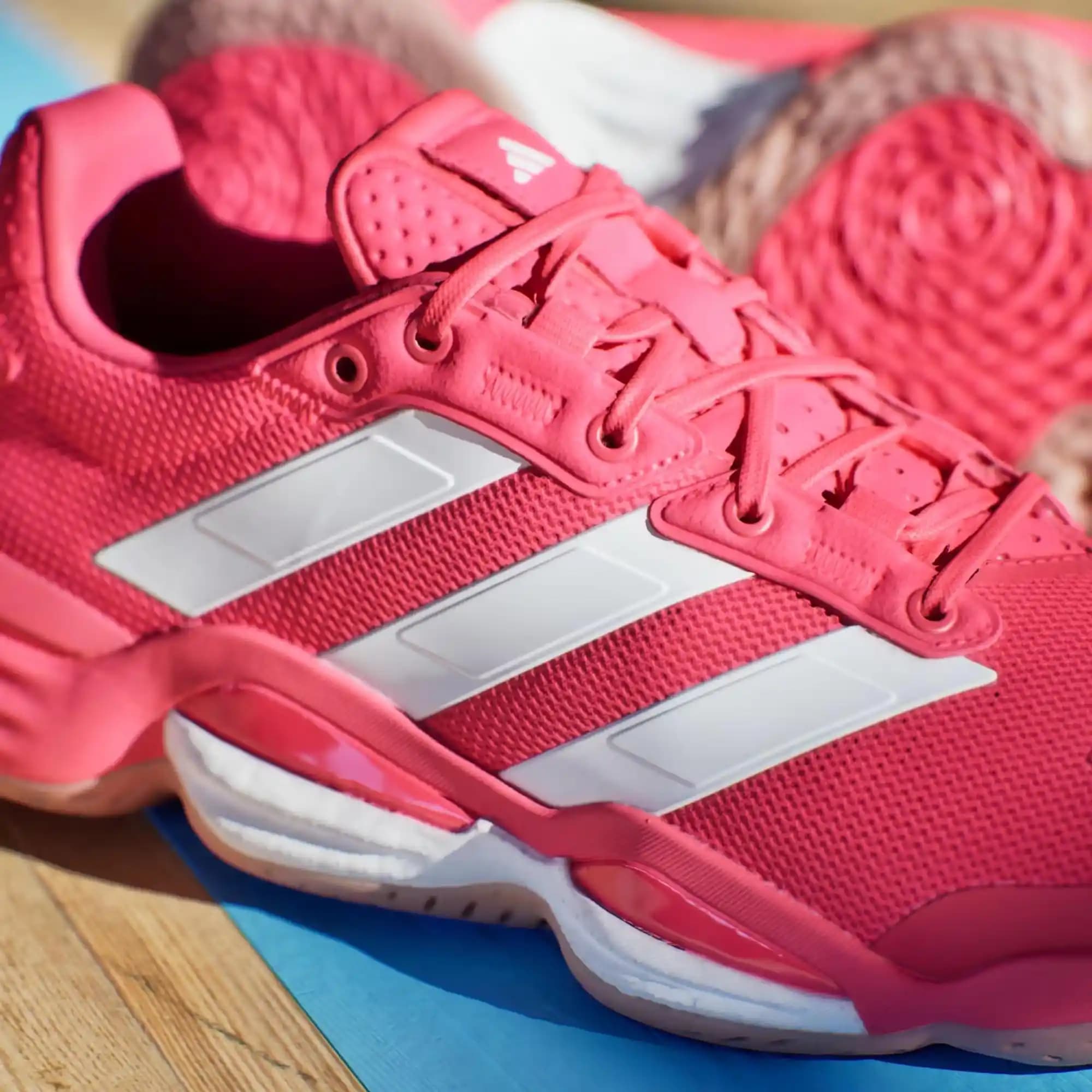 Adidas Hentbol Ayakkabısı: Performans ve Stil Bir Arada Güçlü Spor Ayakkabısı Seçenekleri