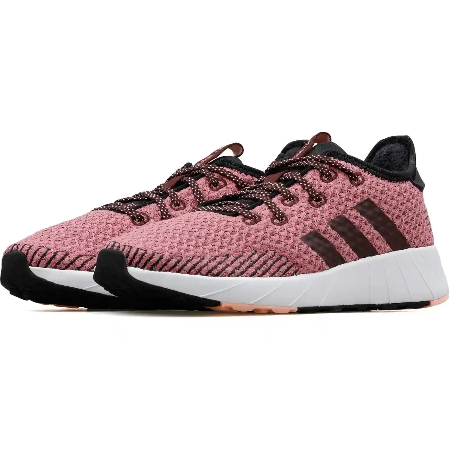 adidas Questar Kadın Spor Ayakkabısı Modern Tasarım ve Yüksek Performans Sunar