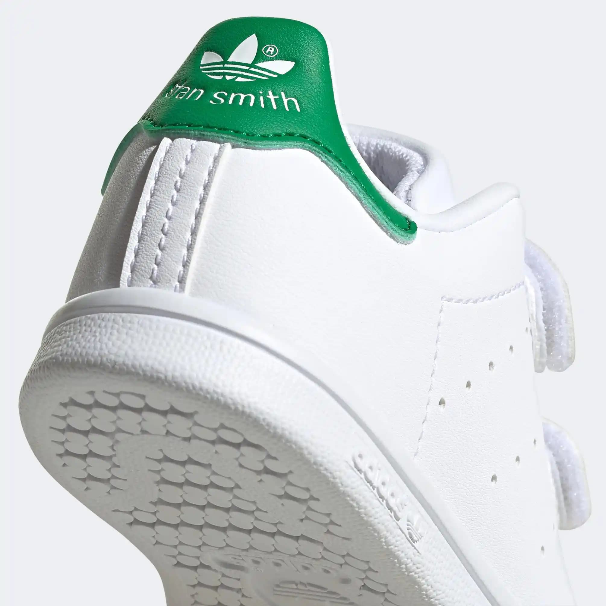 Adidas Stan Smith Bebek Koleksiyonu ile Konfor ve Şıklığın Mükemmel Buluşması