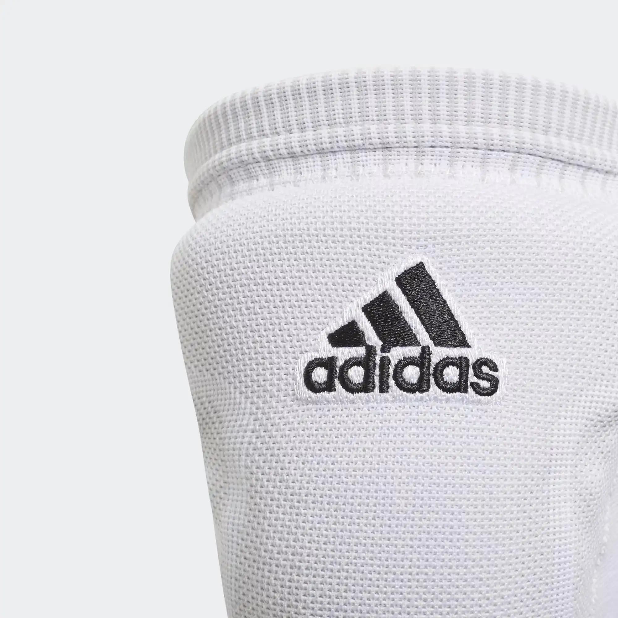 Adidas Voleybol Dizlikleri: Performansı ve Konforu Bir Arada Sunan En İyi Seçenekler
