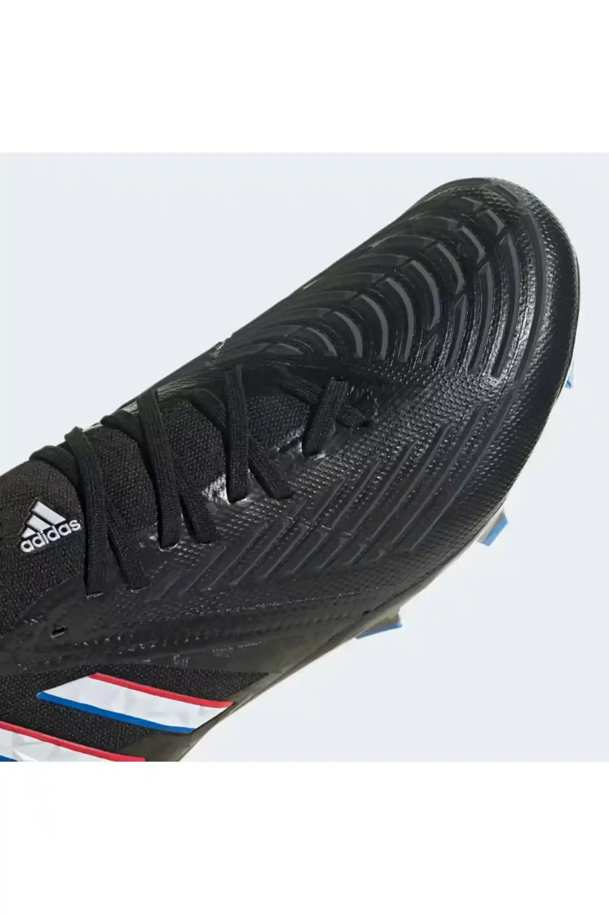 Adidas Yarı Profesyonel Kramponlar: Performans Artırıcı Futbol Ayakkabıları