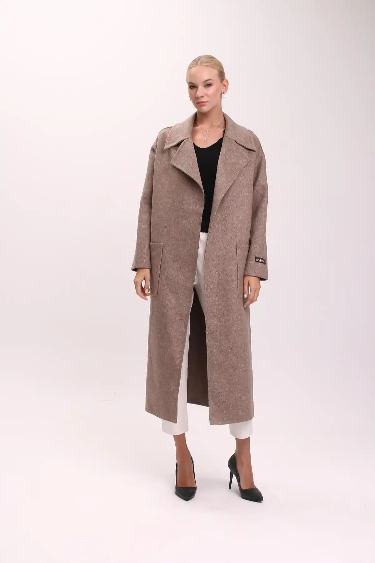 Alpaka Kabanlar: Doğal ve Şık Tasarımlarla Kışın Sıcak Kalmanın Yolu