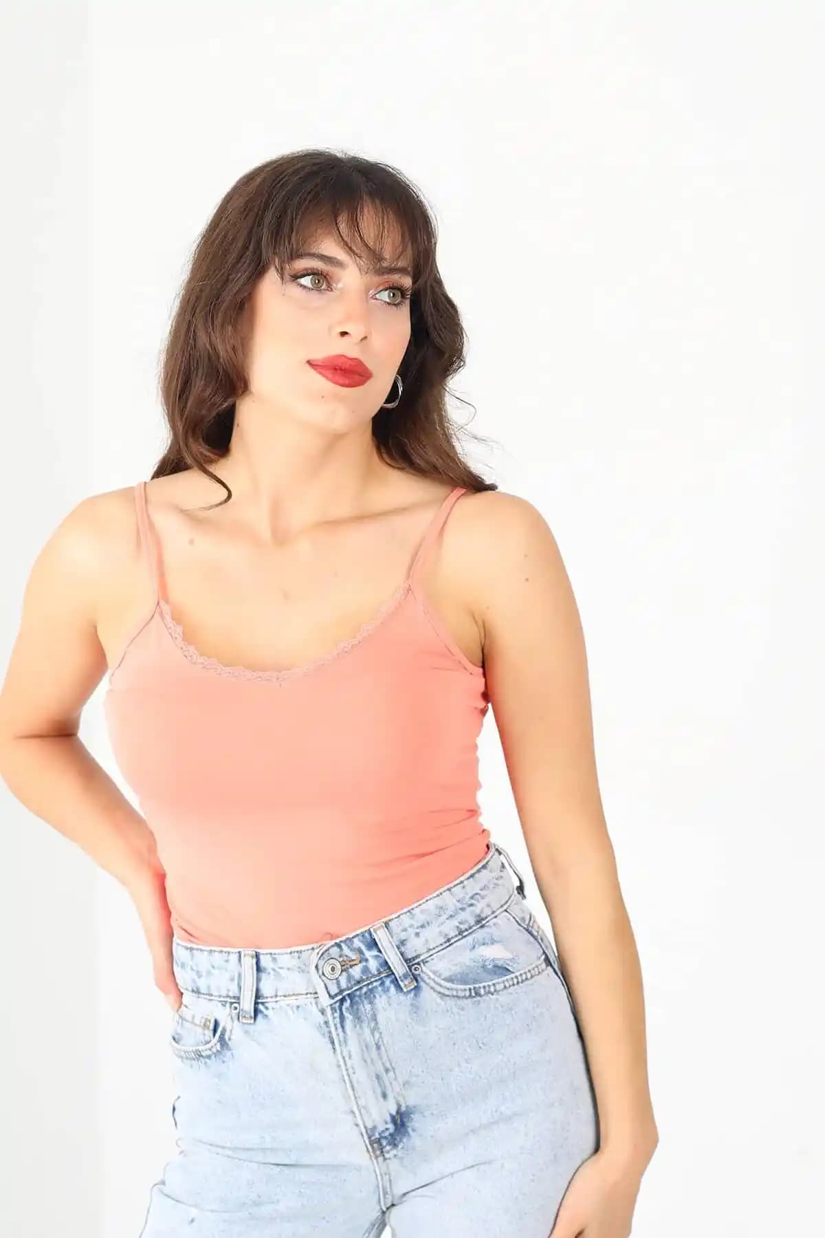 Askılı Badi Nedir ve Günlük Şıklıkta Nasıl Kullanılır