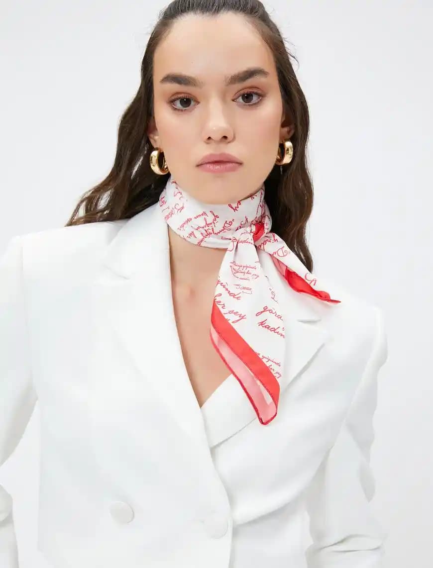 Atatürk Baskılı Fularlar: Günlük Şıklık ve Ulusal Değerlerin Simgesi