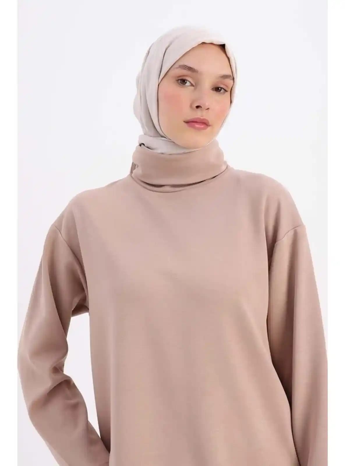 Balıkçı Yaka Tunik Modelleri ve Kombin Önerileriyle Şıklık ve Konfor Bir Arada