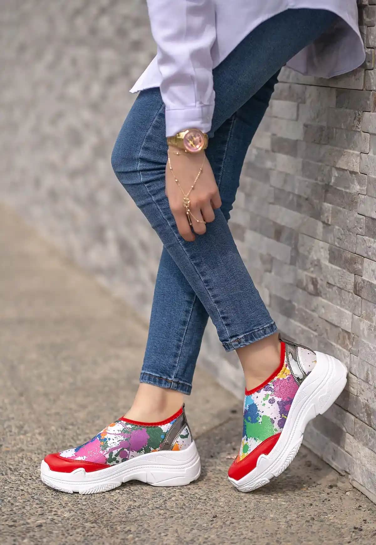 Bayan Renkli Spor Ayakkabılar: Günlük Şıklık ve Konfor İçin En Trend Seçenekler