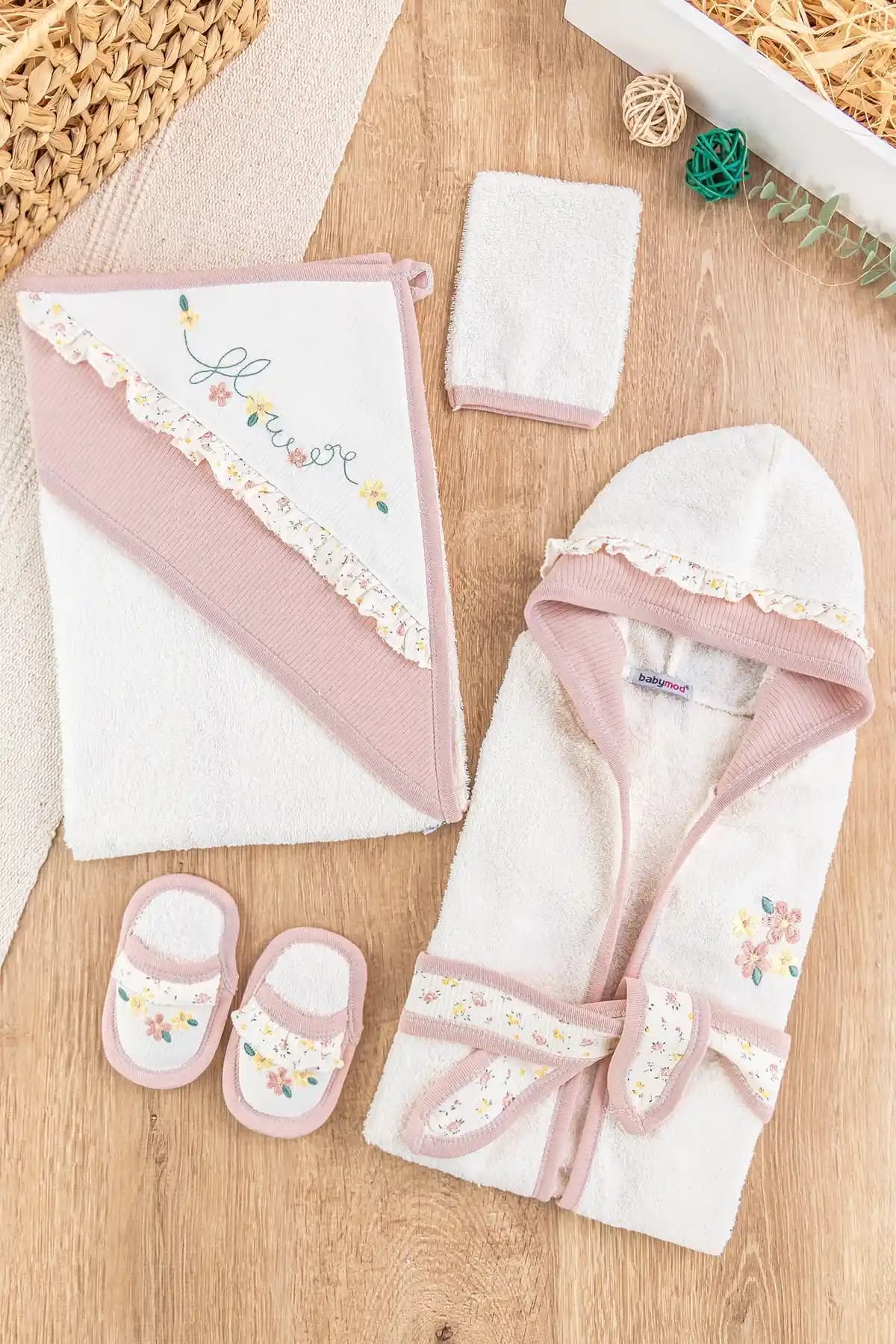 Bebek Havlu Bornoz Setleri: Konfor ve Şıklık İçin Doğru Seçenekler ve Bakım İpuçları