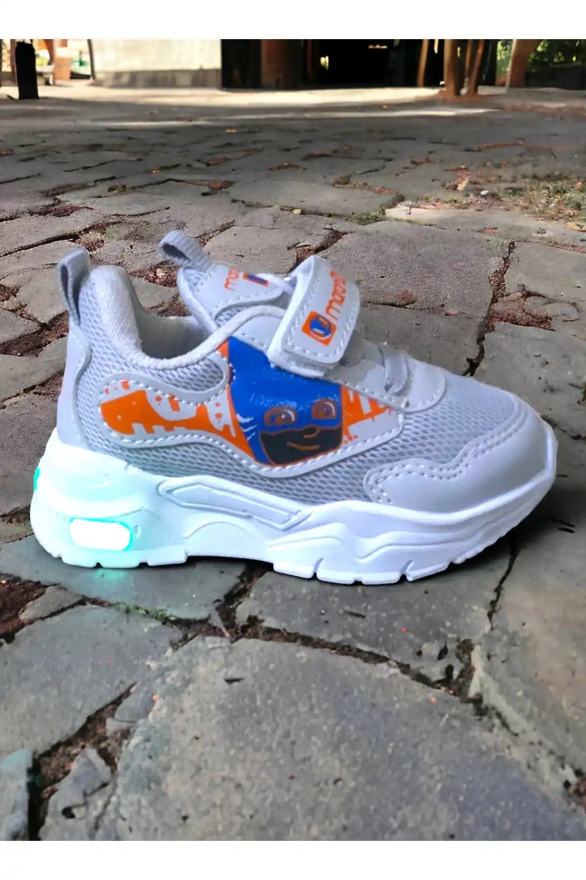 Bebek Işıklı Ayakkabıları: Güvenli ve Eğlenceli Çocuk Ayakkabısı Modelleri