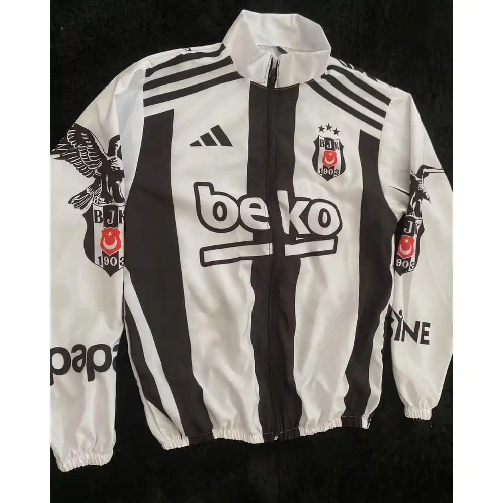Beşiktaş Yağmurlukları: Şıklık ve Fonksiyonellik Sunan Spor Tarzı Koruyucu Giyim