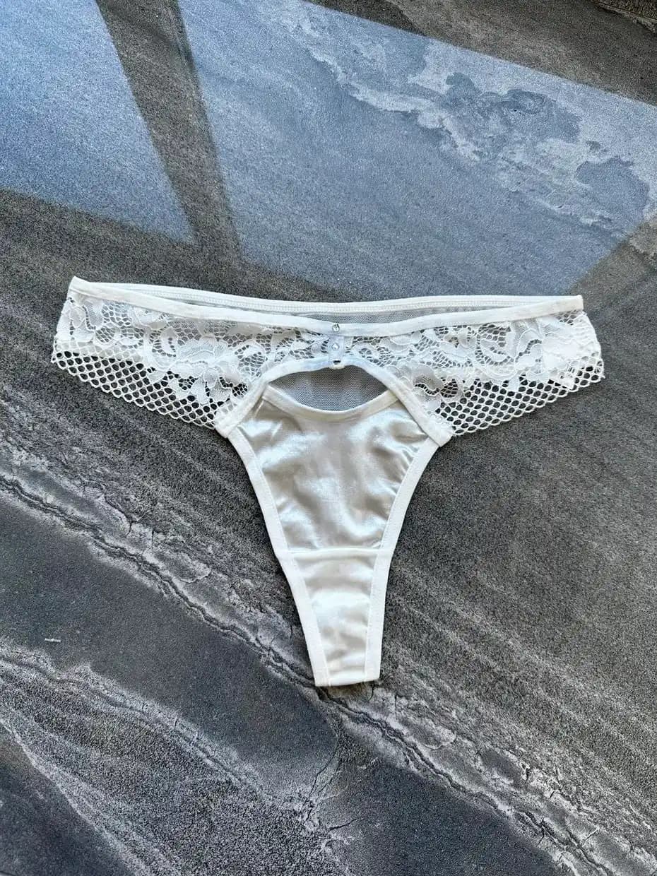 Beyaz Dantelli Tanga Modelleri ve Stil İpuçlarıyla Şıklık ve Konforun Buluşması