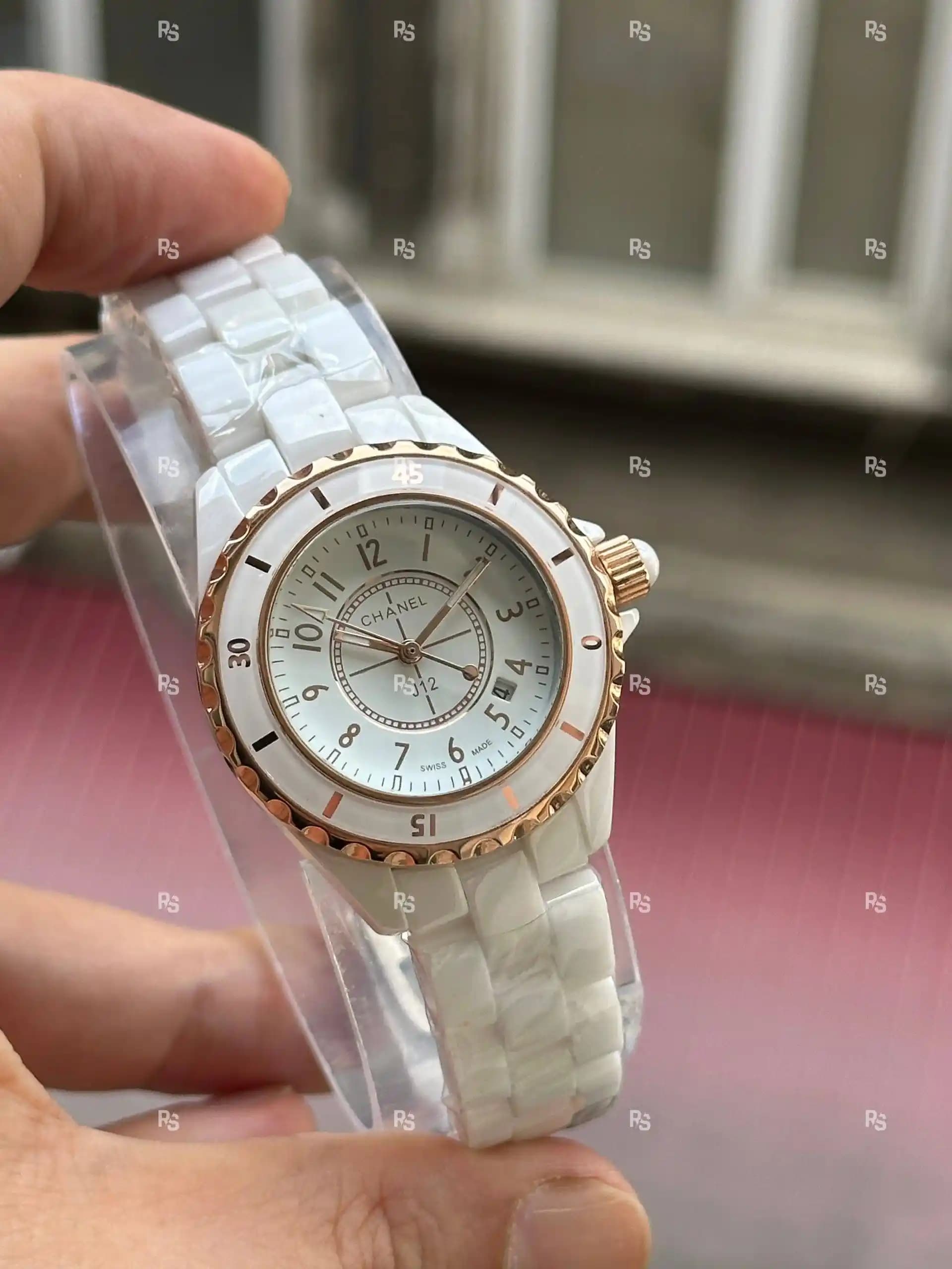 Beyaz Kadın Saatleri: Zarif ve Çok Yönlü Tasarımlarla Stilinizi Tamamlayın