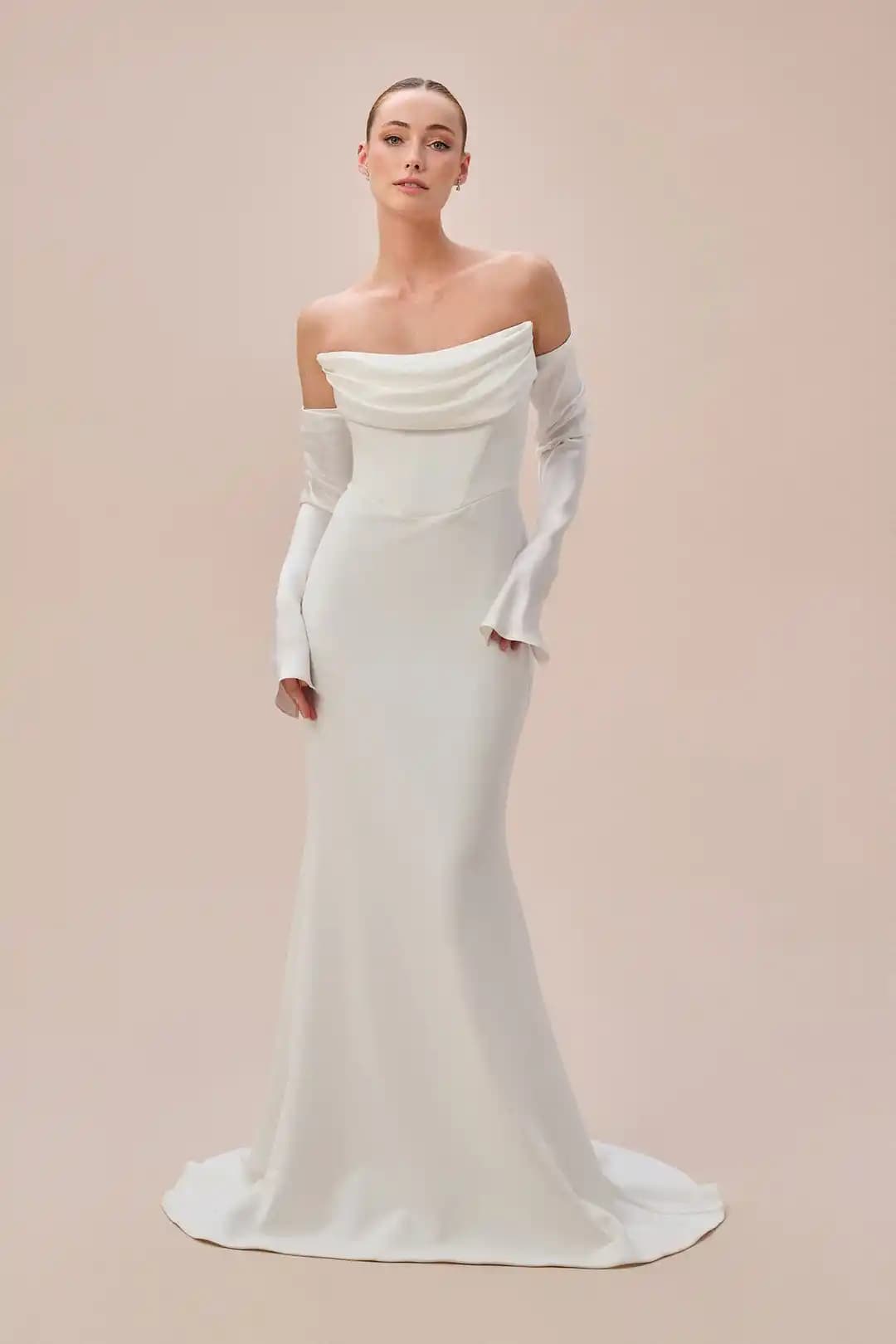 Beyaz Saten Kumaşın Özellikleri ve Moda Alanındaki Kullanım Alanları