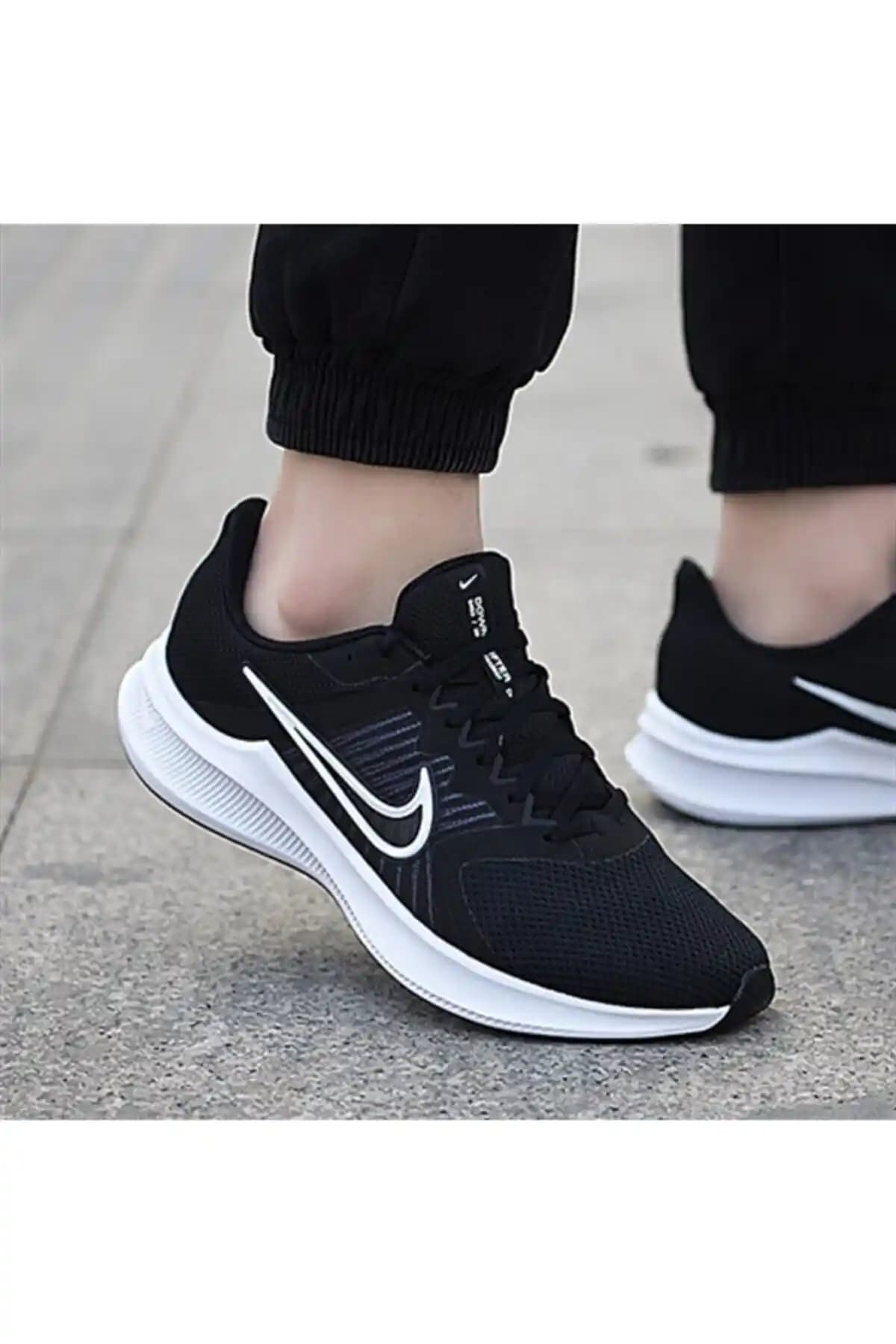 Bez Ayakkabı ve Nike: Konfor ve Şıklığın Modern Birleşimi