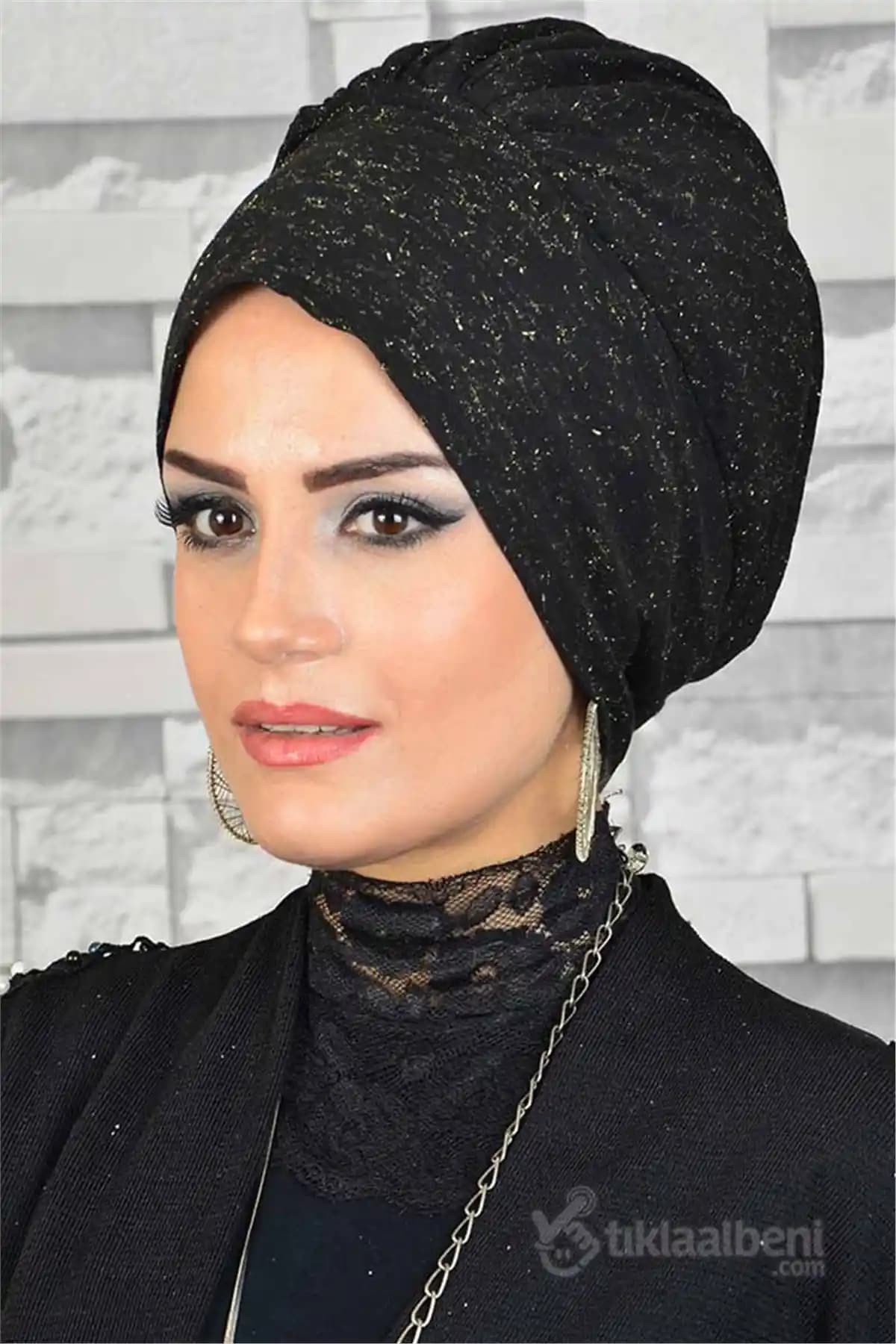 Bone Eşarp Nedir? Modern ve Çok Yönlü Şık Başörtüsü Seçenekleri