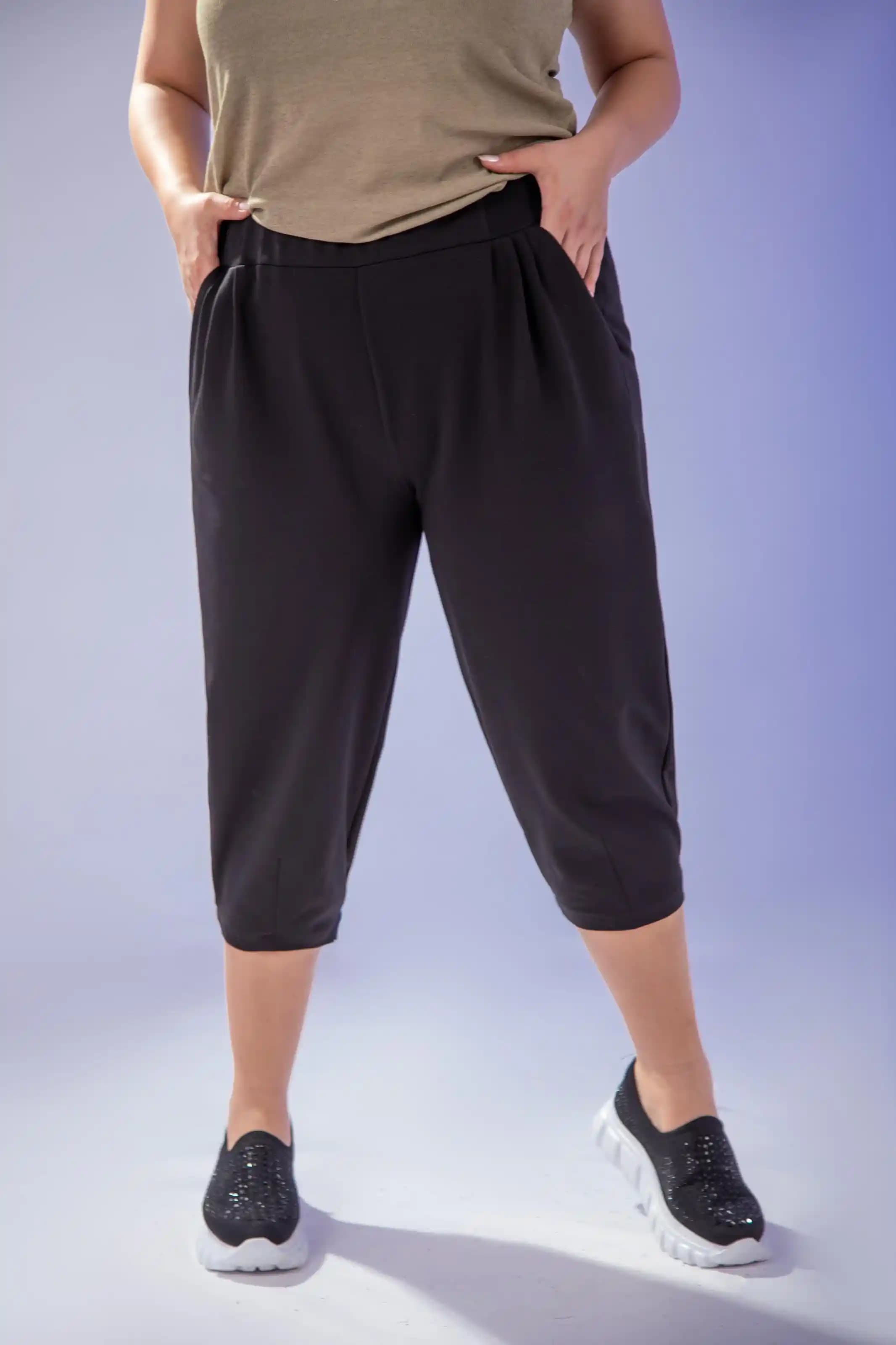 Büyük Beden Kapri Modelleri ve Trendleriyle Rahat ve Şık Giyim Alternatifleri