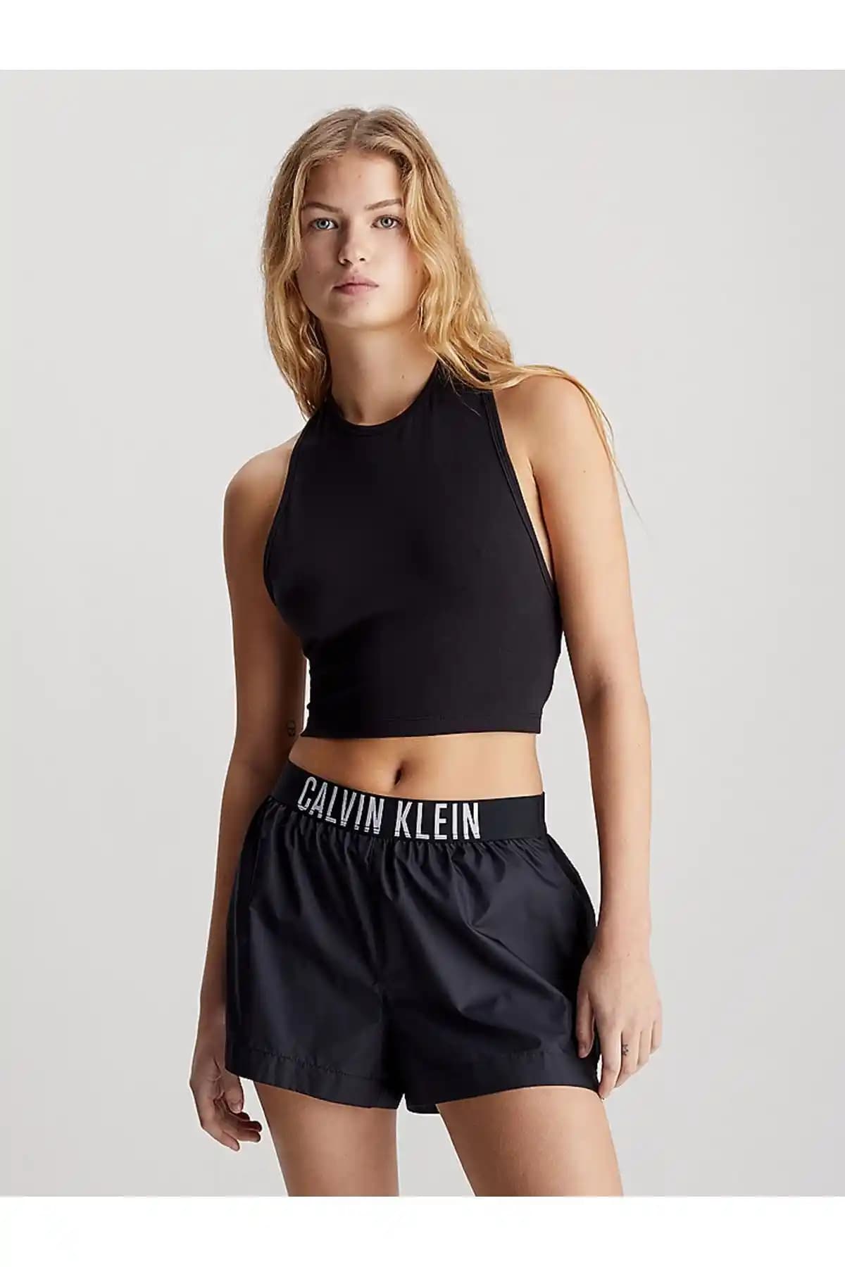 Calvin Klein Büstiyerleri: Modern Kadınlar İçin Şıklık ve Konforun Buluşması