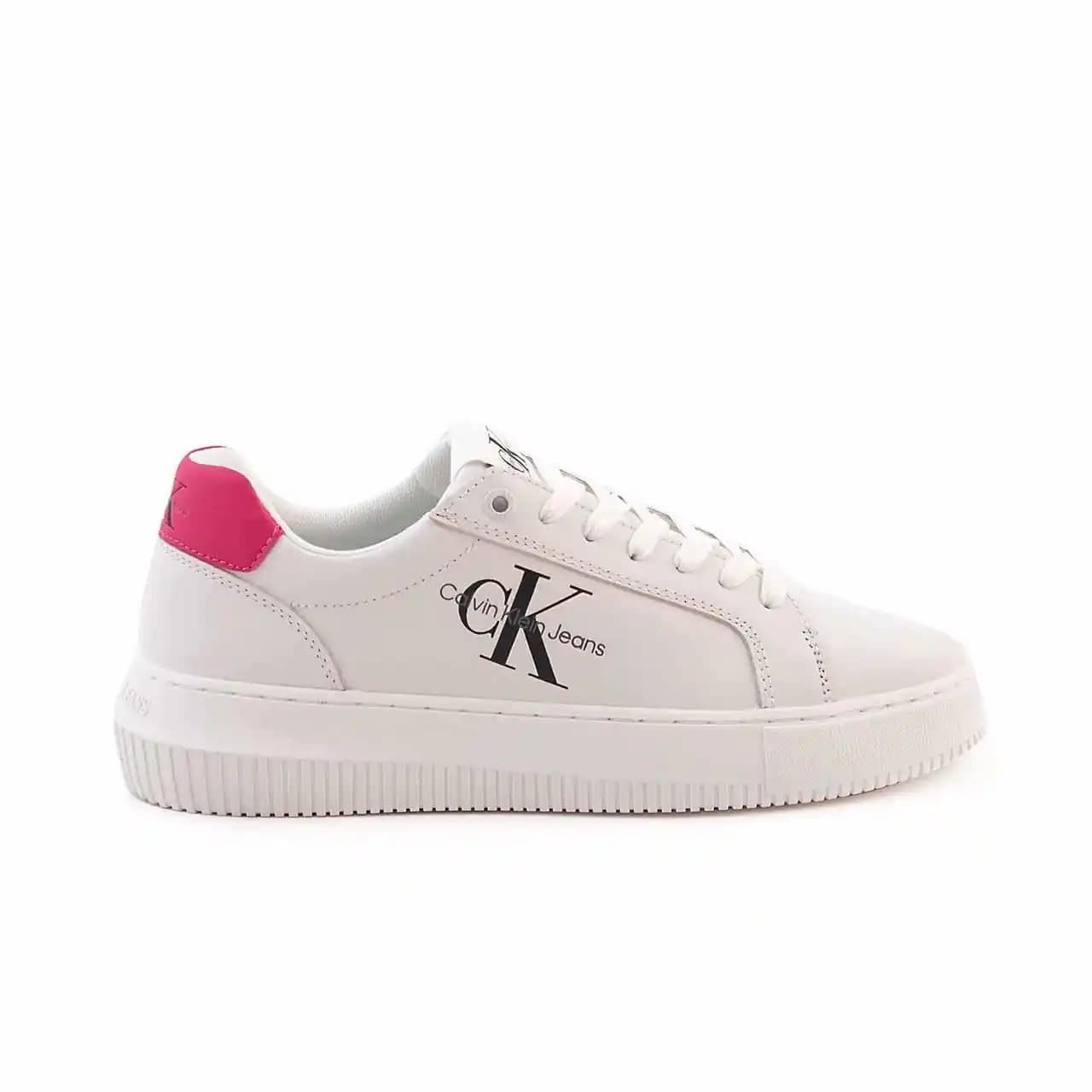 Calvin Klein Kadın Sneakerları: Şıklık ve Konforun Mükemmel Buluşması