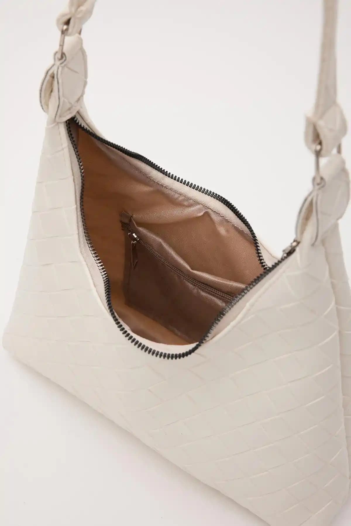 Çapraz Deri Çanta Seçerken Dikkat Edilmesi Gerekenler ve Trendler 2023