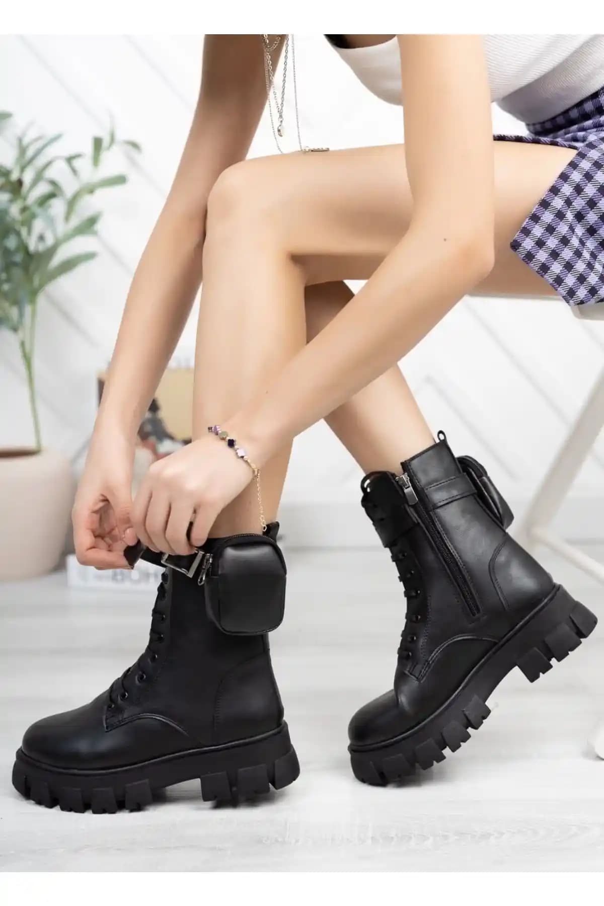 Cepli Botlar: Günlük Şıklık ve İşlevselliği Bir Arada Sunan Moda Trendleri