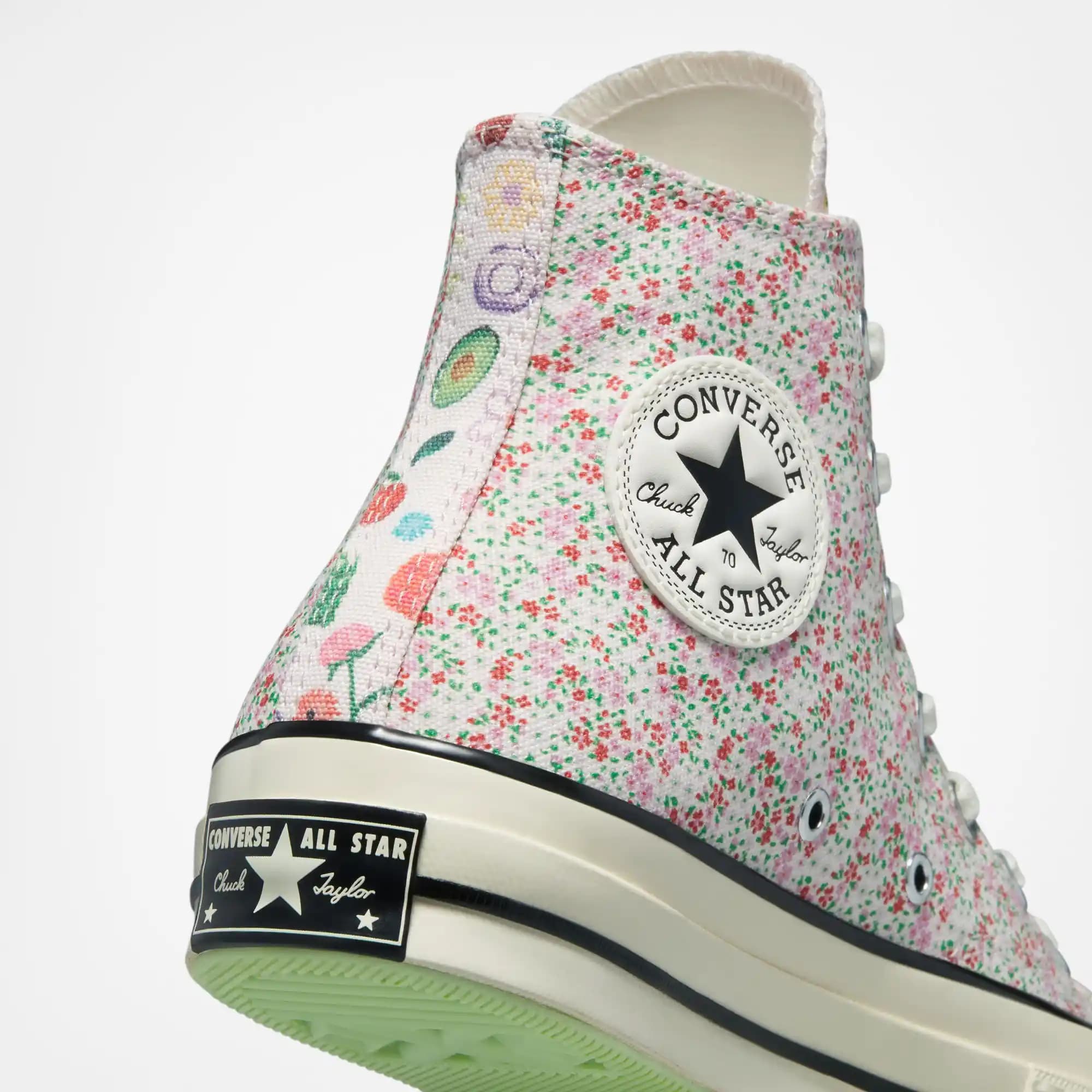 Çiçekli Converse Modelleri ve Yaz Aylarında Stilinizi Yükseltecek Kombin Önerileri