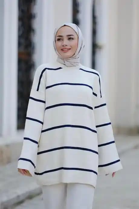 Çizgili Triko Tunikler: Modern Kadınlar İçin Şıklık ve Rahatlık Kombinasyonu