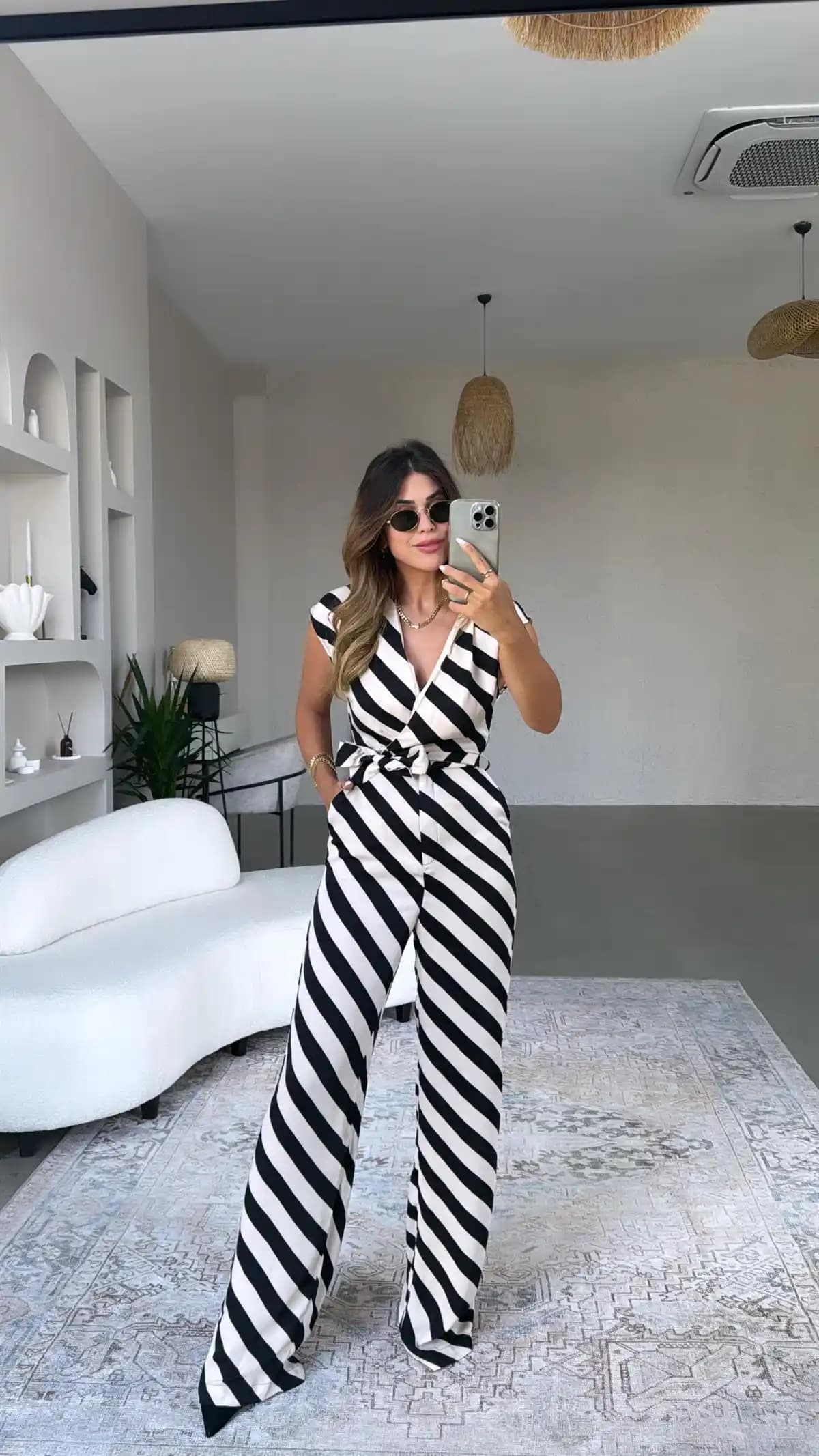 Çizgili Tulumlar: Moda ve Konforu Bir Arada Sunan Çok Yönlü Parçalar