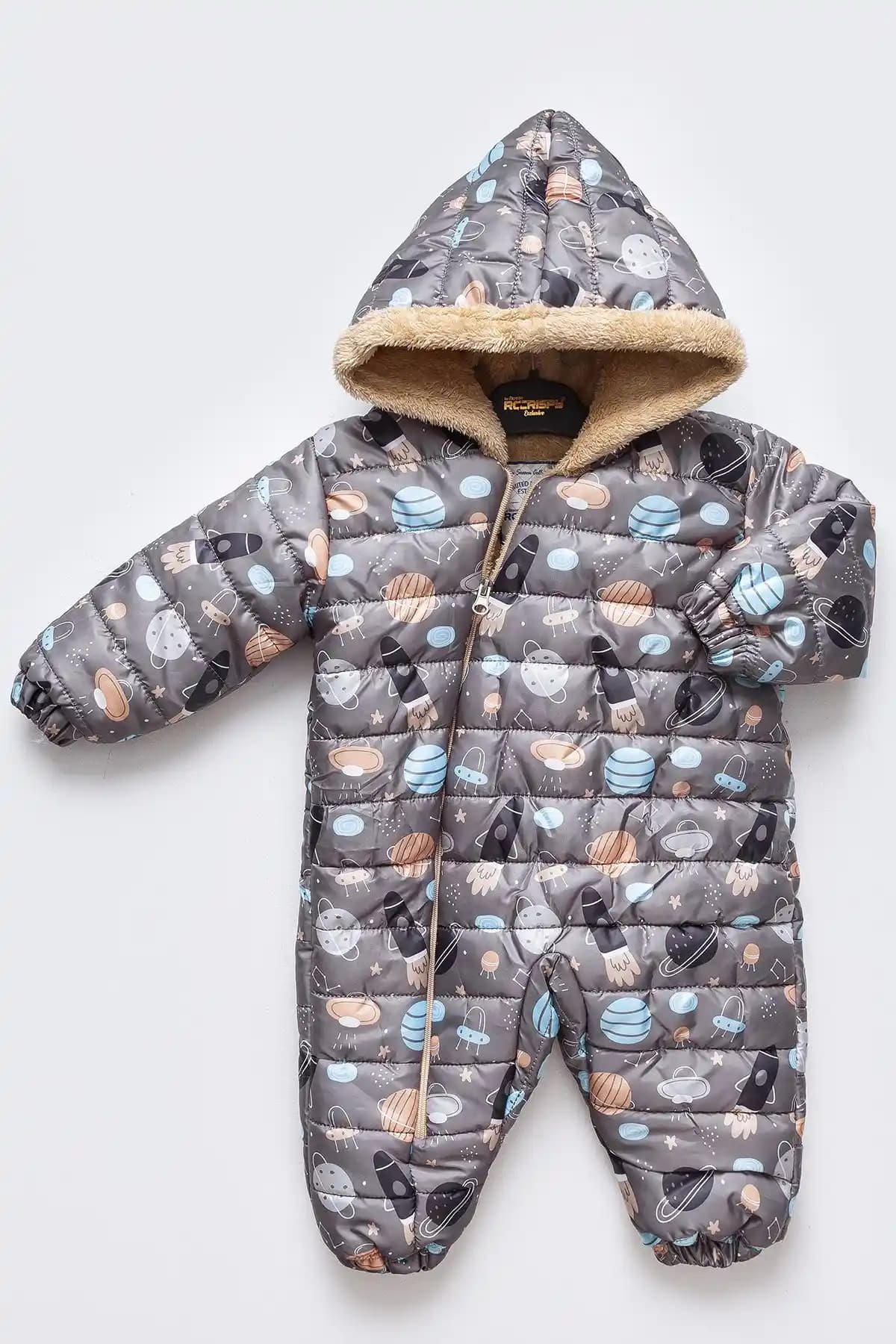 Çocuk Astronot Tulumları ile Uzay Macerasına Renk Katacak Giyim Seçenekleri