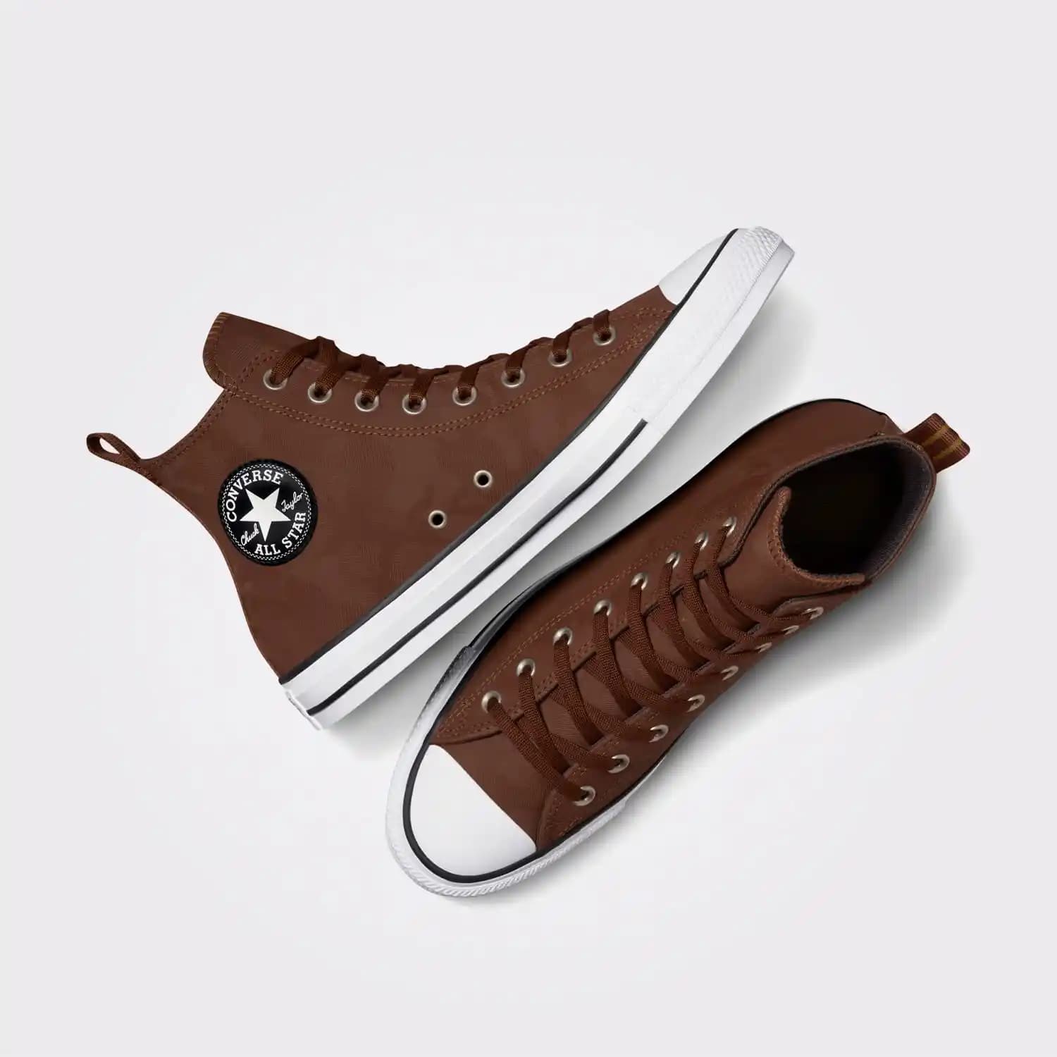 Converse Deri Ayakkabılar: Şıklık ve Dayanıklılığı Bir Arada Sunan Klasik Modeller