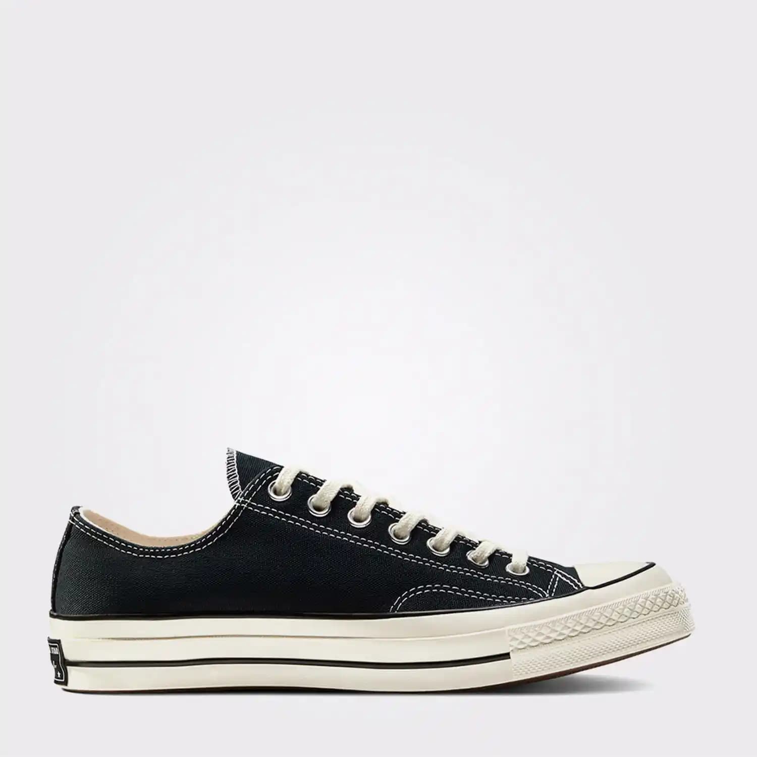 Converse Siyah Chuck 70 Ayakkabı: Modern Tasarım ve Çok Yönlülükle Stilinizde Fark Yaratın