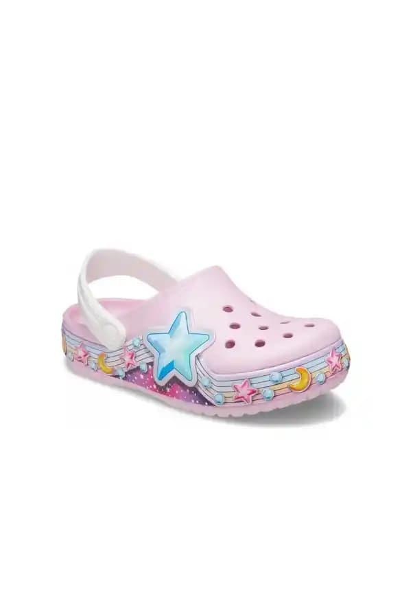 Crocs Kız Çocuk Ayakkabıları: Konfor ve Stil Sunan Güncel Modeller