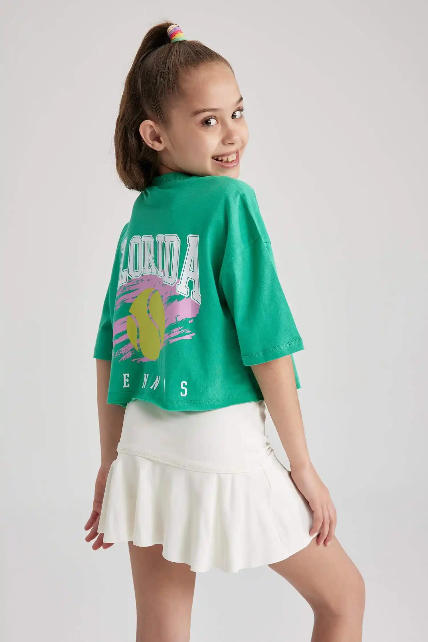 Crop Kız Çocuk Giyim Trendleri ve Modelleri: Yaz Ayları İçin Şık ve Rahat Seçenekler