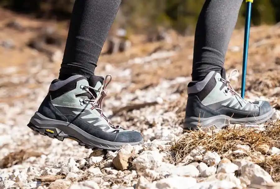 Dağcı Ayakkabısı Seçimi ve Özellikleri: Güvenli ve Konforlu Doğa Maceraları İçin