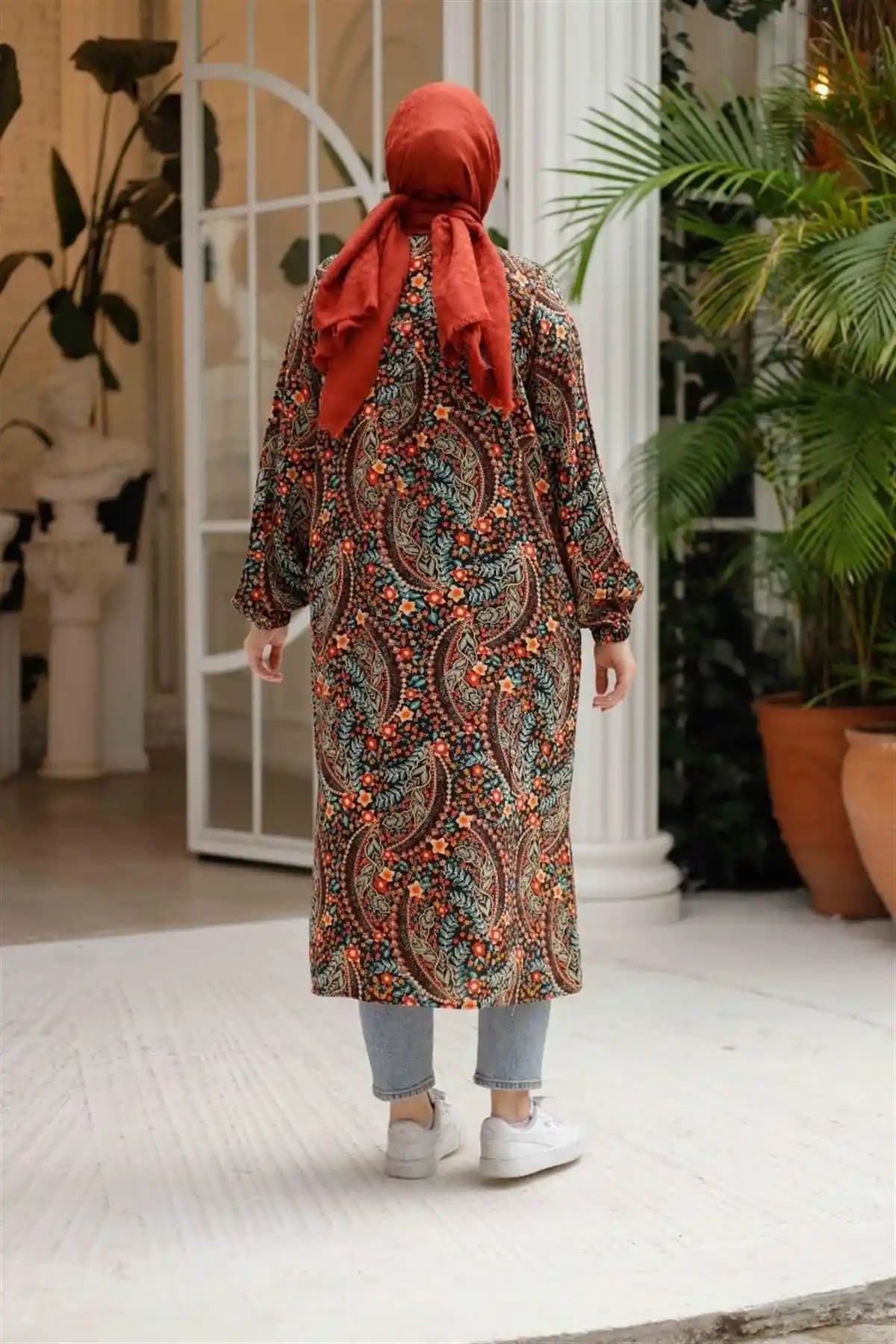 Desenli Viskon Tunikler: Rahat ve Şık Kadın Moda Trendleri 2023