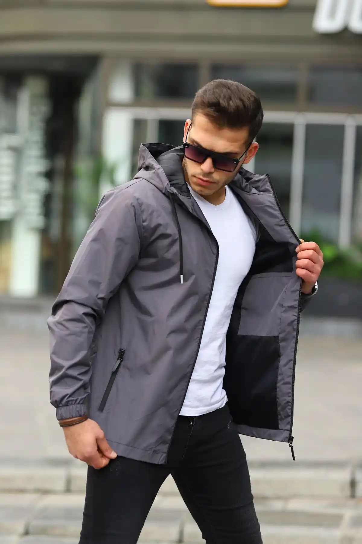 Dior Erkek Yağmurlukları: Şık ve Fonksiyonel Tasarımlarla Yağmurdan Korunma