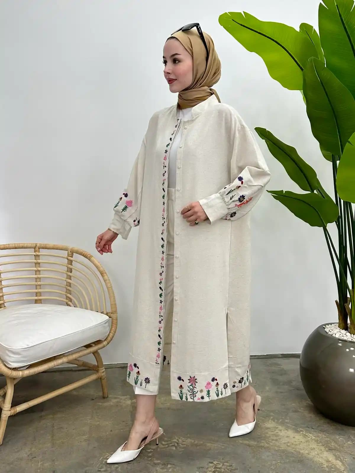 Düğmeli Kimono: Geleneksel Estetiği Modern Moda ile Buluşturan Şık ve Pratik Giysi Seçeneği